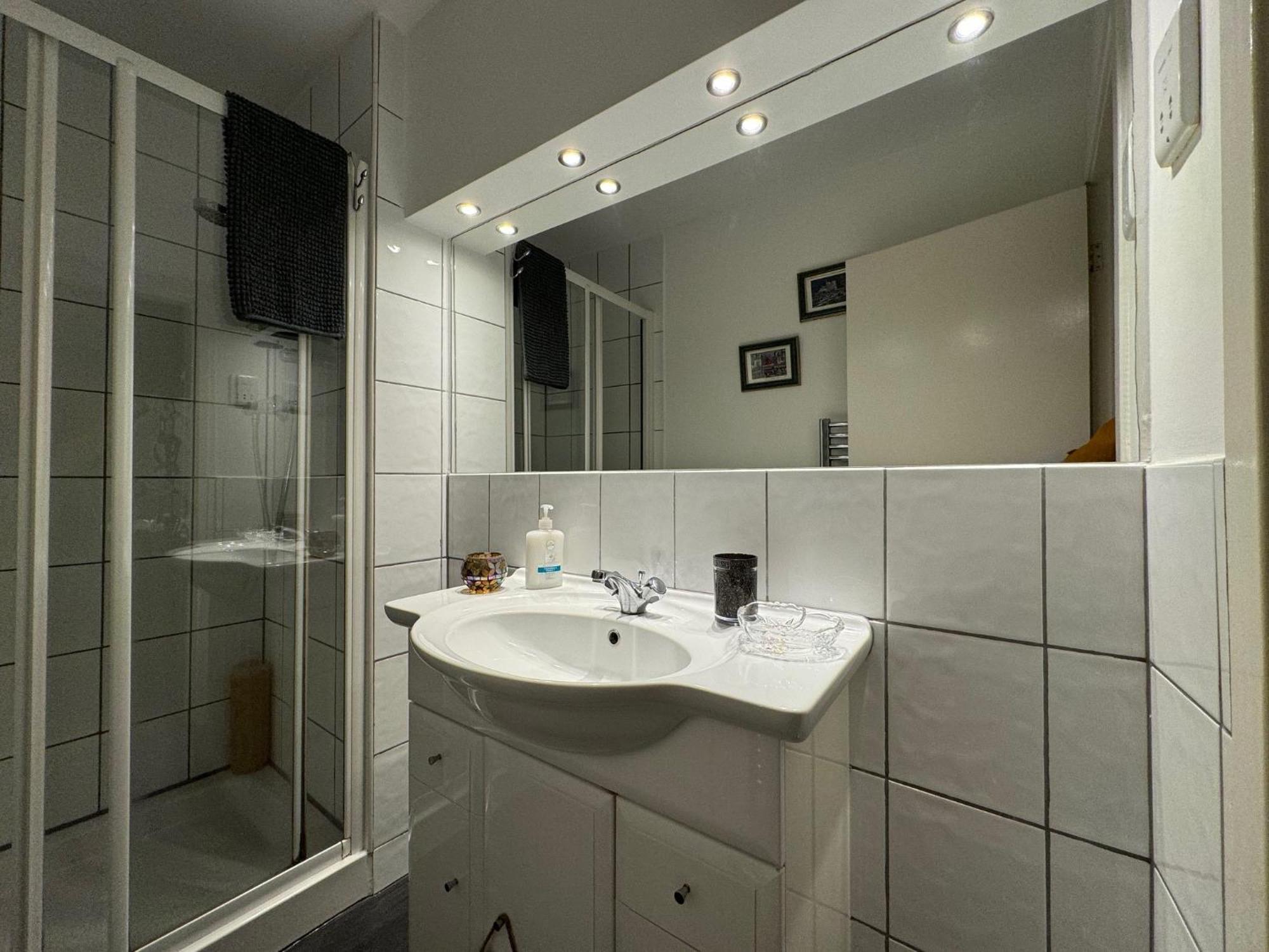 Edinburgh Two Bedroom Apartment With Free Side Street Parking 24 Hours Kültér fotó